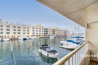 Pis  Port moxó. Port moxó apartamento con vistas al canal, amarre para velero y