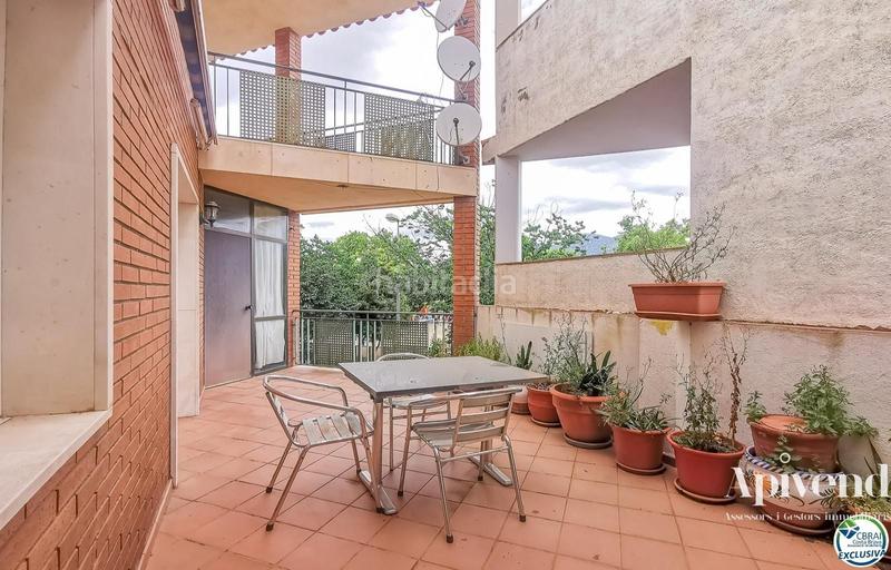 Foto 14cbb61e-dfe8-4f81-a3bd-c09dbbd4b491. Casa adosada casa con gran terraza y 4 habitaciones en Roses