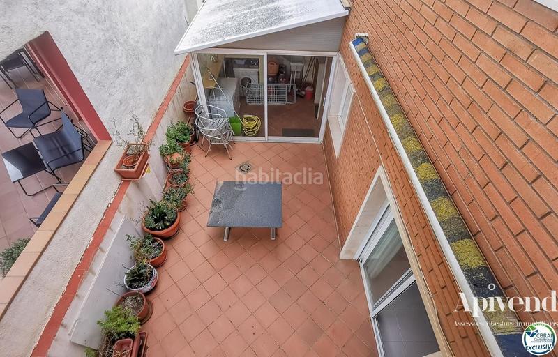 Foto 5968b93d-3c4d-4e4b-b5ce-d5d9a3bcf931. Casa adosada casa con gran terraza y 4 habitaciones en Roses
