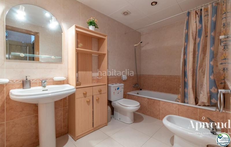 Foto a6ef93dd-9d4f-486e-b4af-a91bda2f7736. Casa adosada casa con gran terraza y 4 habitaciones en Roses