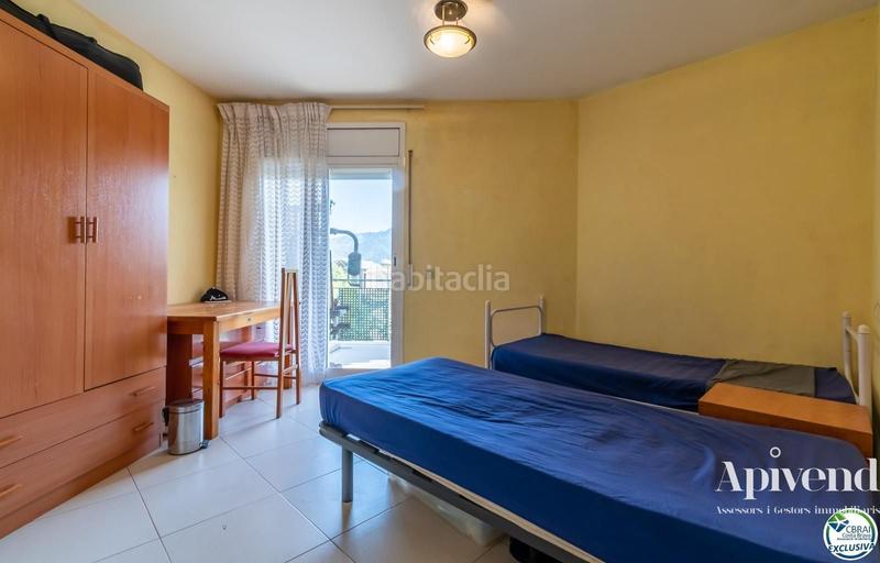 Foto b7c2680c-6ae0-4fb0-80a5-d514bbd1e8ce. Casa adosada casa con gran terraza y 4 habitaciones en Roses
