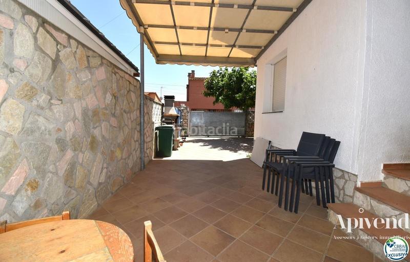 Foto 005f7c87-f315-4e2c-969f-64a5dd7a96cf. Chalet casa de cuatro dormitorios con jardín y piscina en Empuriabrava