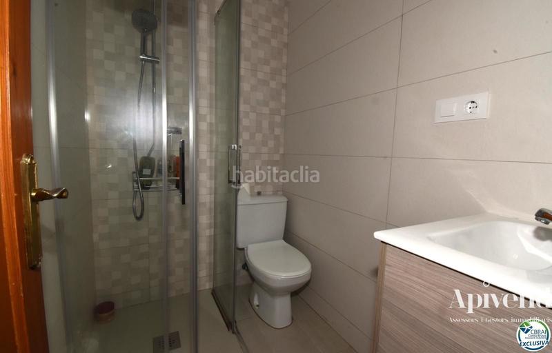 Foto 0ada7b37-64b5-4e3f-81e5-8d75e14ce687. Chalet casa de cuatro dormitorios con jardín y piscina en Empuriabrava