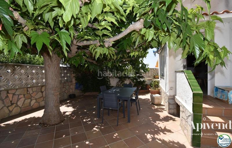 Foto 1da10868-4078-4c2a-bbfe-b2bed5b85525. Chalet casa de cuatro dormitorios con jardín y piscina en Empuriabrava