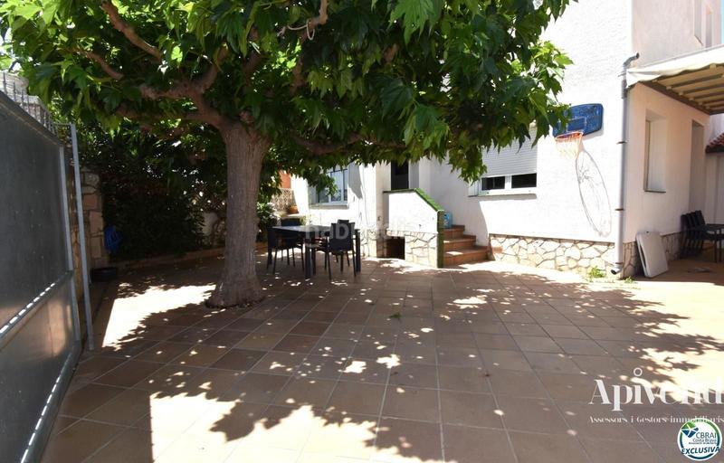 Foto 52e82434-c937-4a46-9fff-1cf66130037d. Chalet casa de cuatro dormitorios con jardín y piscina en Empuriabrava