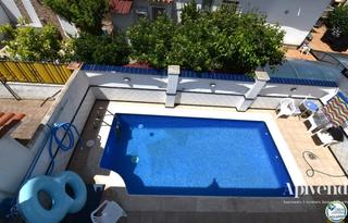 Xalet  Sc puigmal. Casa de cuatro dormitorios con jardín y piscina