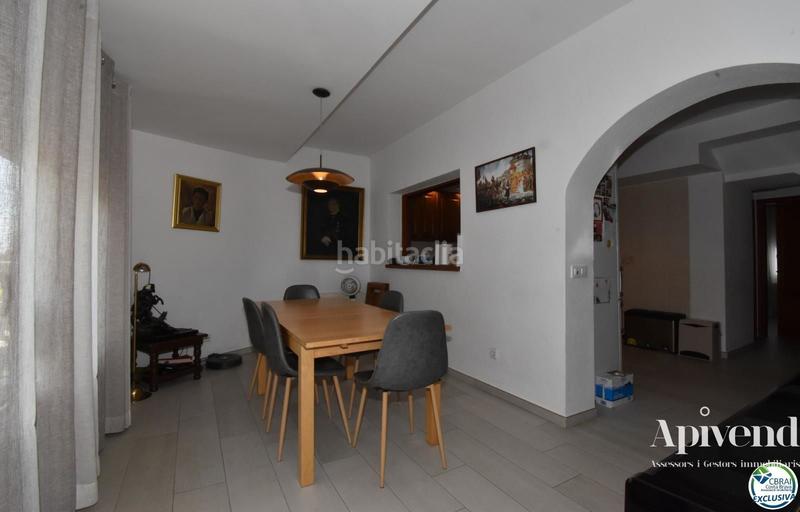 Foto b758755d-05c3-43ae-89f1-d70f141f99dc. Chalet casa de cuatro dormitorios con jardín y piscina en Empuriabrava