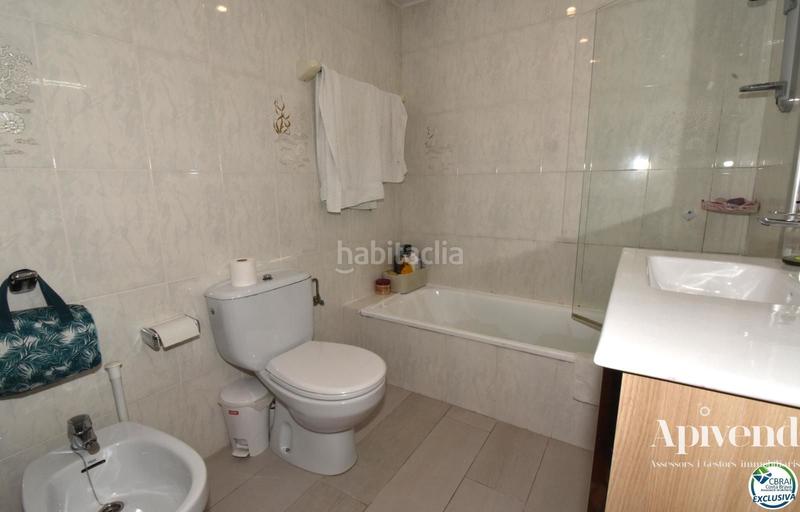 Foto e6d782f9-f5b5-438d-885a-bc2c5dc30850. Chalet casa de cuatro dormitorios con jardín y piscina en Empuriabrava