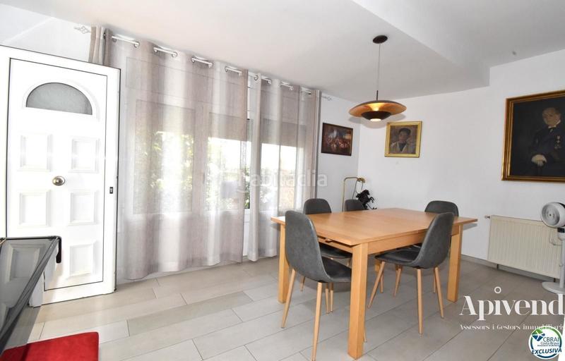 Foto edda09df-5334-46a7-80d9-1c769fd4b20e. Chalet casa de cuatro dormitorios con jardín y piscina en Empuriabrava