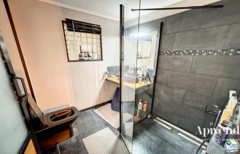 Foto 2ac77990-8679-4759-b9da-ea53432e31f0. Pis amb calefacció a Centre Roses