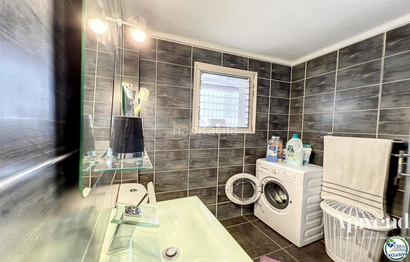 Foto 62296aa8-86be-46a1-9b86-2f9a0cc72a31. Pis amb calefacció a Centre Roses