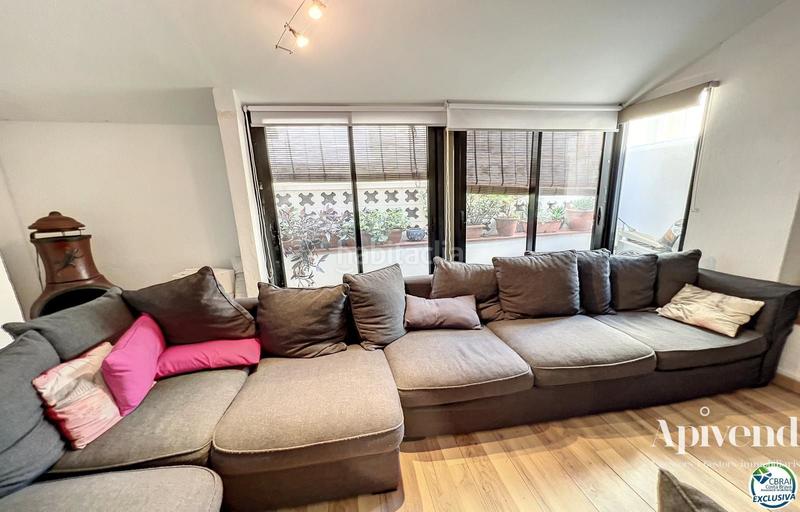 Foto b69b85b4-b67b-4dd8-b48d-c4ca31cb9947. Pis amb calefacció a Centre Roses