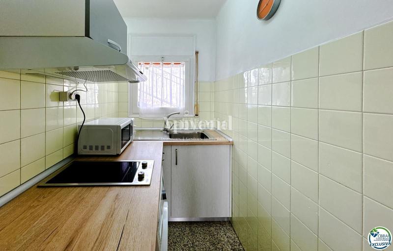 Foto 0090d292-363b-40dc-9fc1-4c09d9f2acc4. Piso estudio con licencia turística en segunda línea de mar Santa Margarida, en Roses