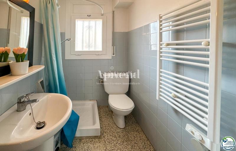 Foto 74e7af60-a36d-408c-8fb6-b1b28dc1950c. Piso estudio con licencia turística en segunda línea de mar Santa Margarida, en Roses