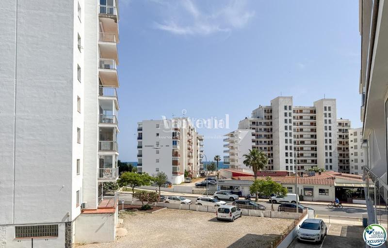 Foto af4d66ec-83d9-459d-a068-73ad0a92d9fc. Piso estudio con licencia turística en segunda línea de mar Santa Margarida, en Roses
