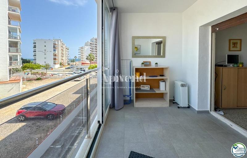 Foto b7323cc9-f4cc-4f0a-b3a6-29a0b32dd8d2. Piso estudio con licencia turística en segunda línea de mar Santa Margarida, en Roses