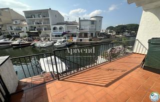 Pis  Port banyuls. Apartamento reformado con amarre privado en el puerto de banyuls