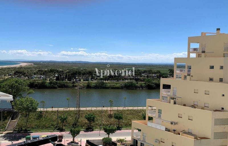 Foto b5174d3b-0fea-4bc1-bf47-8c1f5af7028e. Piso bonito estudio vista mar y montana en Muga - Gran Reserva - Badia Empuriabrava