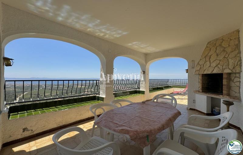 Foto a1dcccc9-514c-4962-be4e-dcbe596cb727. Chalet casa para reformar con increíbles vistas al mar! en Roses