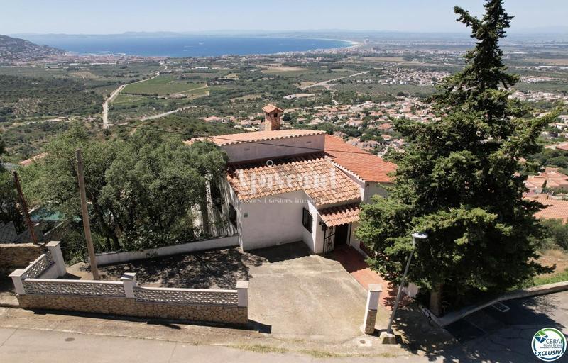 Foto d8587116-68d1-401e-886d-8580f5ed2912. Chalet casa para reformar con increíbles vistas al mar! en Roses