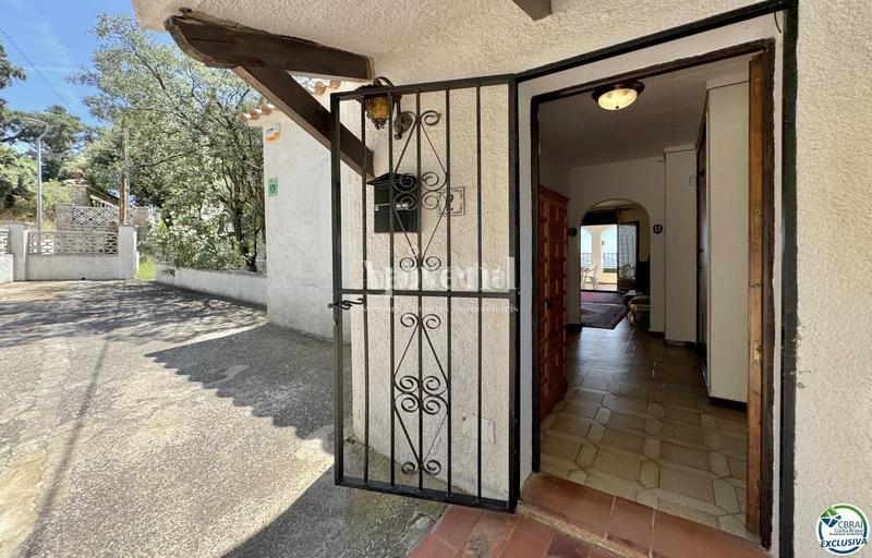 Foto f95b267d-4c47-435e-a50b-ef22a5d14dcb. Chalet casa para reformar con increíbles vistas al mar! en Roses