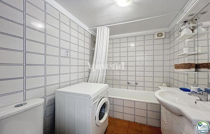 Foto bd51ecf9-3fee-4c3a-9c49-b99fb626f2cc. Piso  con licencia touristica cerca de la playa en Empuriabrava