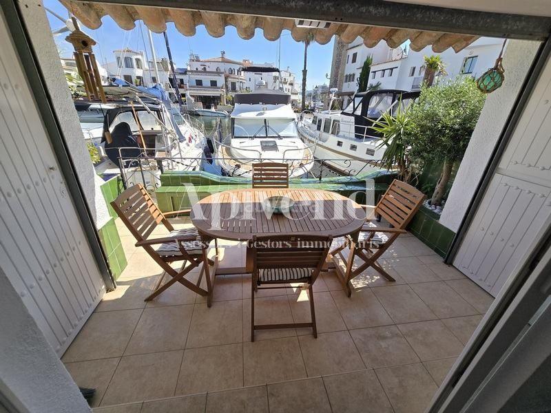 Foto 01c76711-20bf-4a83-990a-8a3f174d4eda. Casa adosada casa del pescador sector illa cartago en Empuriabrava