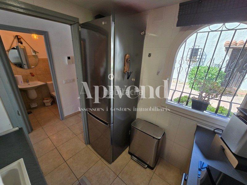 Foto 580c83a7-496a-4215-8c66-dc5025c73bbd. Casa adosada casa del pescador sector illa cartago en Empuriabrava