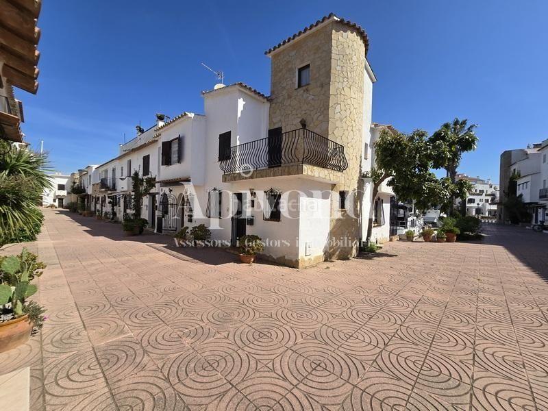 Foto 7e1081cc-e73c-4562-9e93-a6f44309d483. Casa adosada casa del pescador sector illa cartago en Empuriabrava