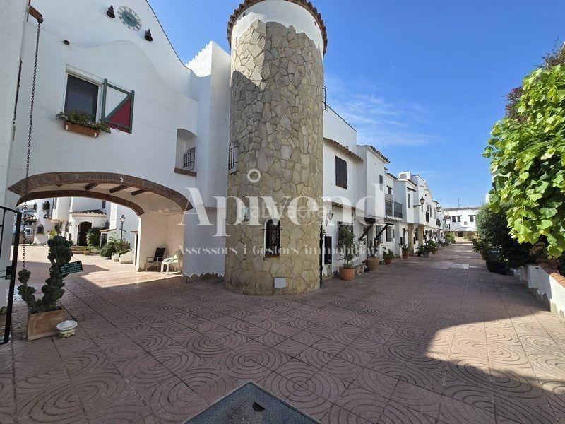 Foto bc89b621-e5e9-47fa-80d8-79dbdcaee8a6. Casa adosada casa del pescador sector illa cartago en Empuriabrava