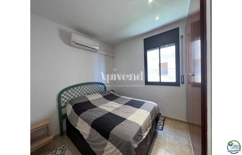 Foto 21932c3c-9749-4878-8c14-47c656b5aff8. Piso bonito y moderno piso en primera línea de mar, vistas al mar, garaje cerrado, piscina comunitaria en Empuriabrava