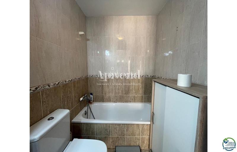 Foto 69521f63-fbc3-4f12-af01-15cb22ff71ea. Piso bonito y moderno piso en primera línea de mar, vistas al mar, garaje cerrado, piscina comunitaria en Empuriabrava