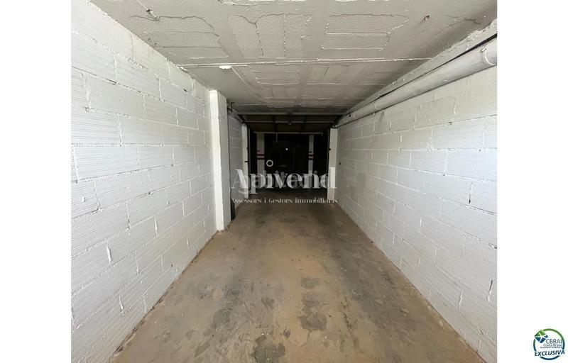 Foto 8d0472f6-6047-4424-ab2a-154a0a93a00b. Piso bonito y moderno piso en primera línea de mar, vistas al mar, garaje cerrado, piscina comunitaria en Empuriabrava