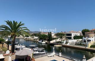Casa adossada  Empuries c. Casa de pescadores con amarre y garaje cerrado en empuriabrava