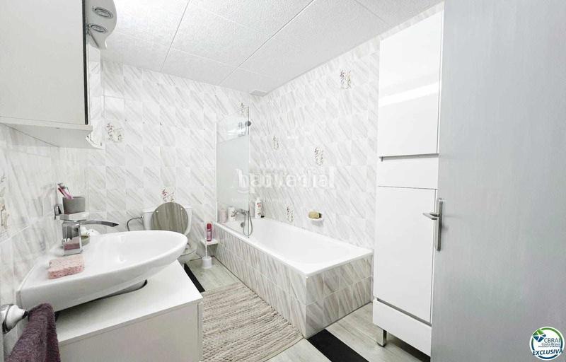 Foto fe9acc43-3252-46fa-9a33-4da61e26bdf8. Casa adossada amb aparcament a Tordera - Fluvià - Llobregat Empuriabrava