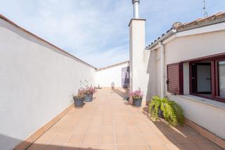 Dúplex  Carrer de la creu de la mà. Àticduplex a figueres plaça creu de la mà