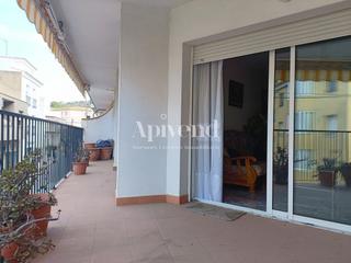 Pis  Carrer cabrafiga. Amplio piso de 3 hab y 2 terrazas bien situado en la villa