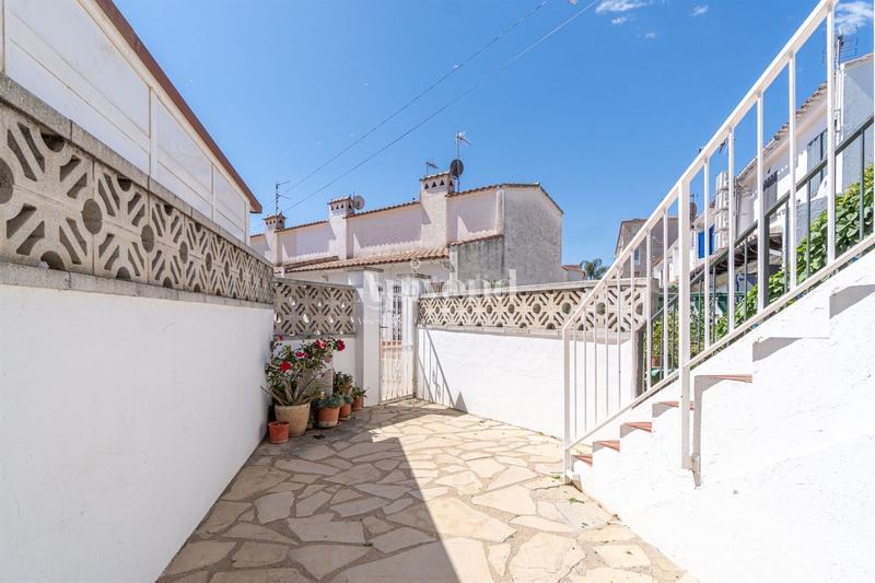 Foto 569b0064-7872-4b5d-af79-6aa68682d7ec. Casa adossada amb calefacció aparcament a Sant Maurici Empuriabrava