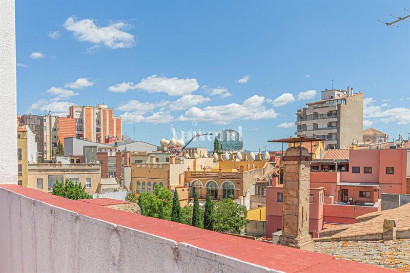 Foto f3eb870d-f082-47b5-b433-3aabe97bcf7c. Édifice dans Centre Figueres