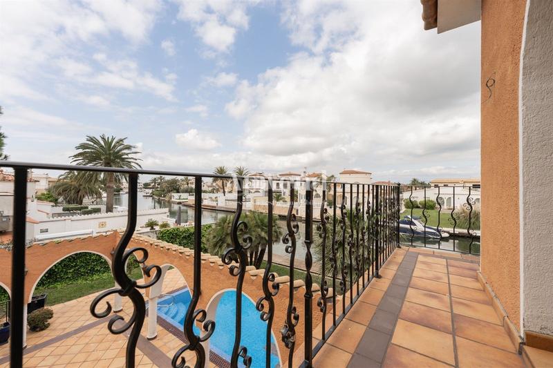 Foto 299a4313-22e5-4fdd-ac16-d4c606696ccd. Haus mit heizung parking pool in Requesens Empuriabrava