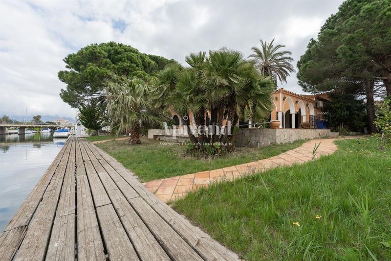 Foto 7fc18944-bfe2-479a-bc1a-b66a4c881d86. Haus mit heizung parking pool in Requesens Empuriabrava