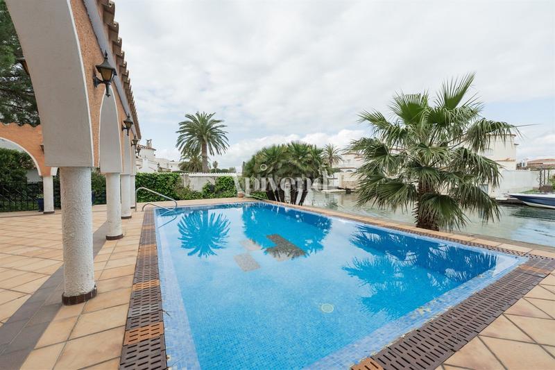 Foto afa9b155-5c13-4ac0-8757-d5b40f6ef87a. Haus mit heizung parking pool in Requesens Empuriabrava