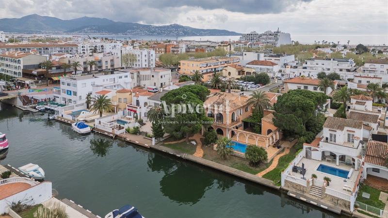 Foto ecd2b1eb-1681-475f-a744-4d7df380f78c. Haus mit heizung parking pool in Requesens Empuriabrava