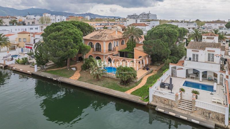 Foto f6821bbf-d4ee-4a40-b9ce-9951f23e85a5. Haus mit heizung parking pool in Requesens Empuriabrava