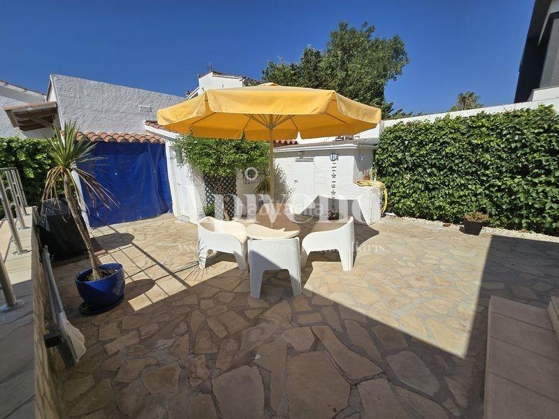 Foto 4c520411-ca38-40e0-87a1-65f4e1791a3c. Chalet casa de una sola planta con licencia t. sector montseny en Empuriabrava