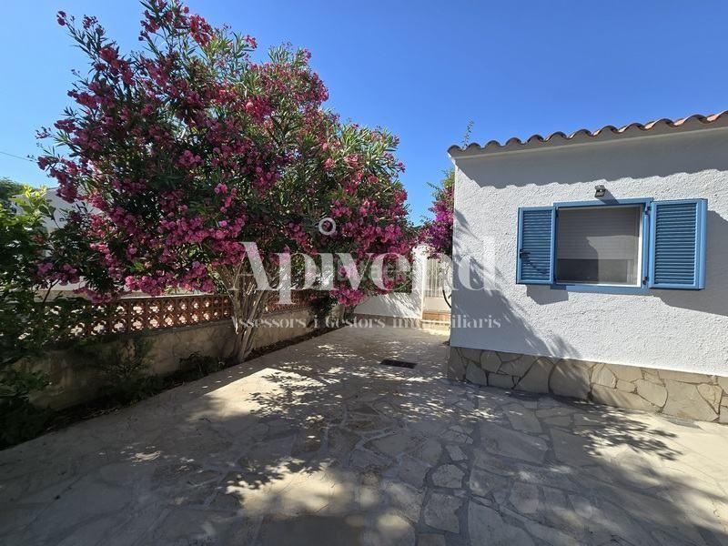 Foto 4eab7687-4f7d-432e-9d3e-209f4bdee29f. Chalet casa de una sola planta con licencia t. sector montseny en Empuriabrava