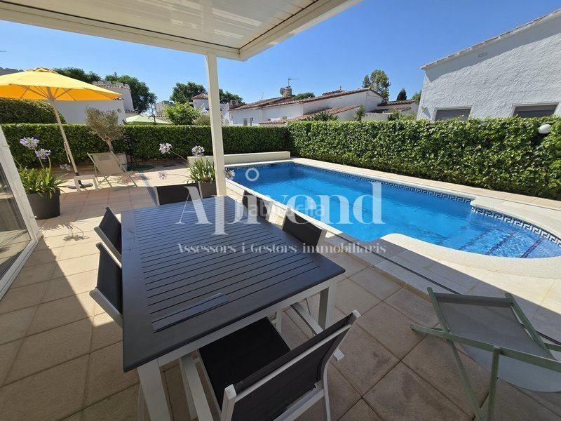 Foto 545540d7-c82a-4ab1-9d83-1f1f6ebf70ed. Chalet casa de una sola planta con licencia t. sector montseny en Empuriabrava