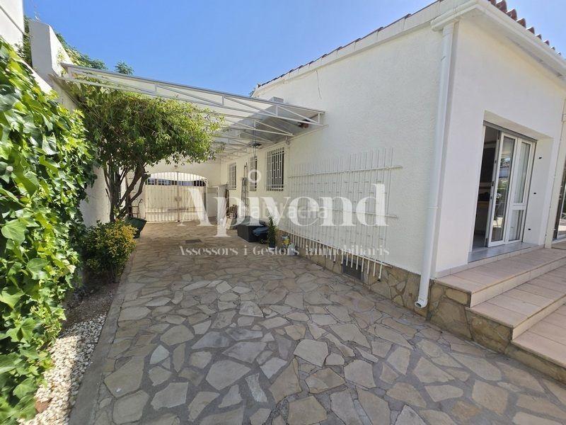 Foto 773a56e1-e9ca-40dc-99af-29a9824e0e6d. Chalet casa de una sola planta con licencia t. sector montseny en Empuriabrava