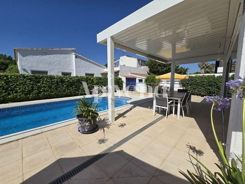 Foto e35fe16d-92cf-4f7c-bc6b-1a67dd73a2a3. Chalet casa de una sola planta con licencia t. sector montseny en Empuriabrava