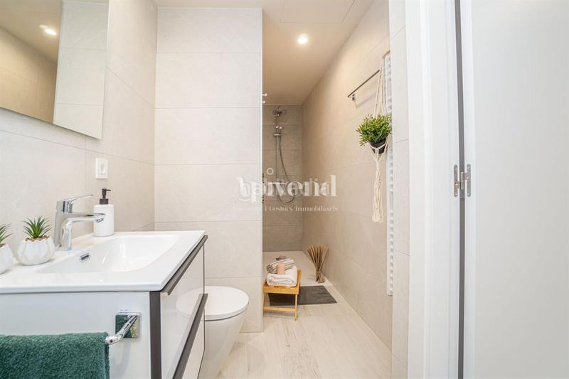 Foto 2f5a927d-1cb4-4592-a1c3-b0660a64523e. Piso obra nueva. rambla . apartamento en Centre Figueres